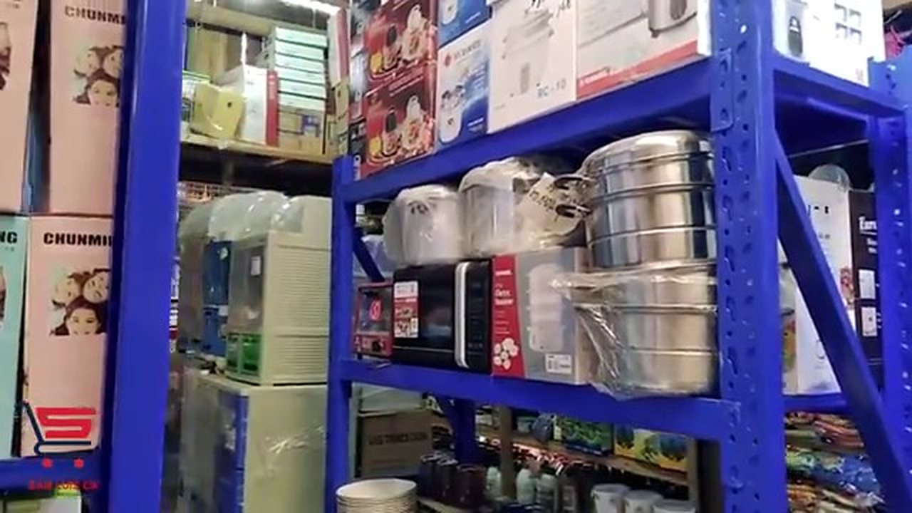 Kitchenware displayed in an SCK store